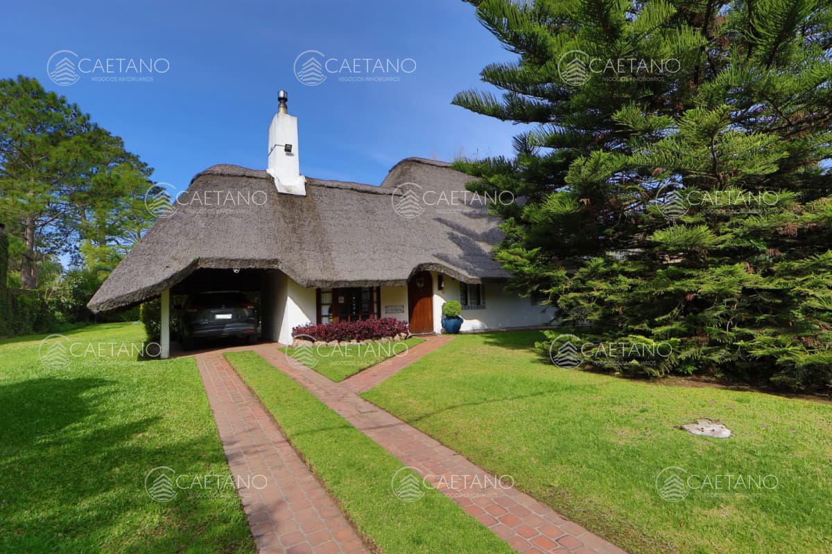 Casa en Pinares, 3 dormitorios alquiler anual o temporada