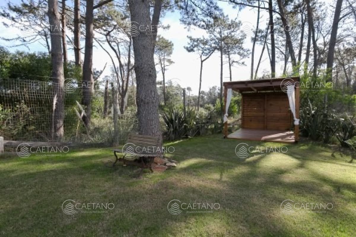 Casa con Piscina y Cancha de Futbol — foto 2