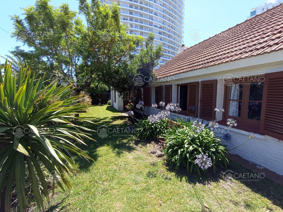 Casa en Mansa a 100 mts del Mar 4 dormitorios — foto 3