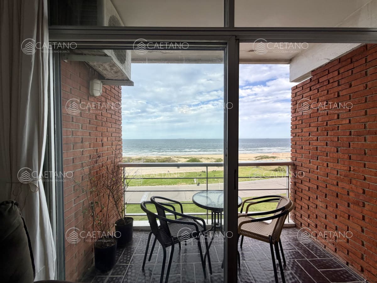 Venta apartamento 2 dormitorios frente al mar - Playa Mansa — foto 2