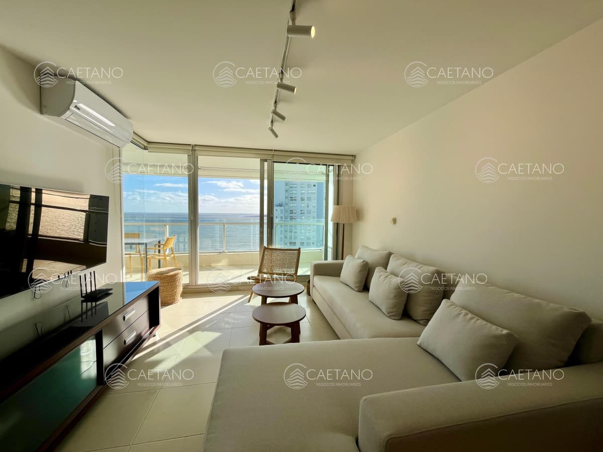 Alquiler temporal, apartamento 2 dormitorios. Playa mansa, Punta del Este.