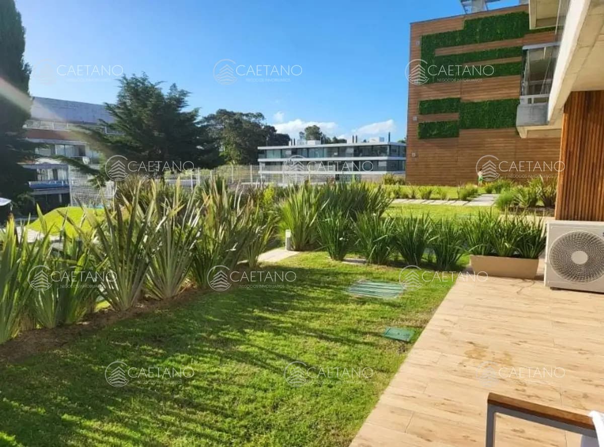 Venta apartamento 2 dormitorios. Playa Mansa, Punta del Este. — foto 3