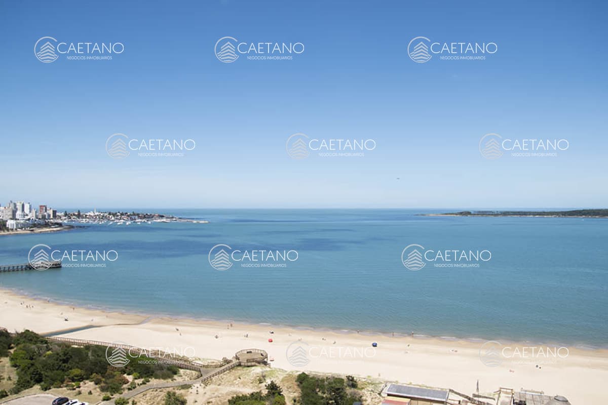 Venta apartamento 5 dormitorios. Playa mansa, Punta del Este.