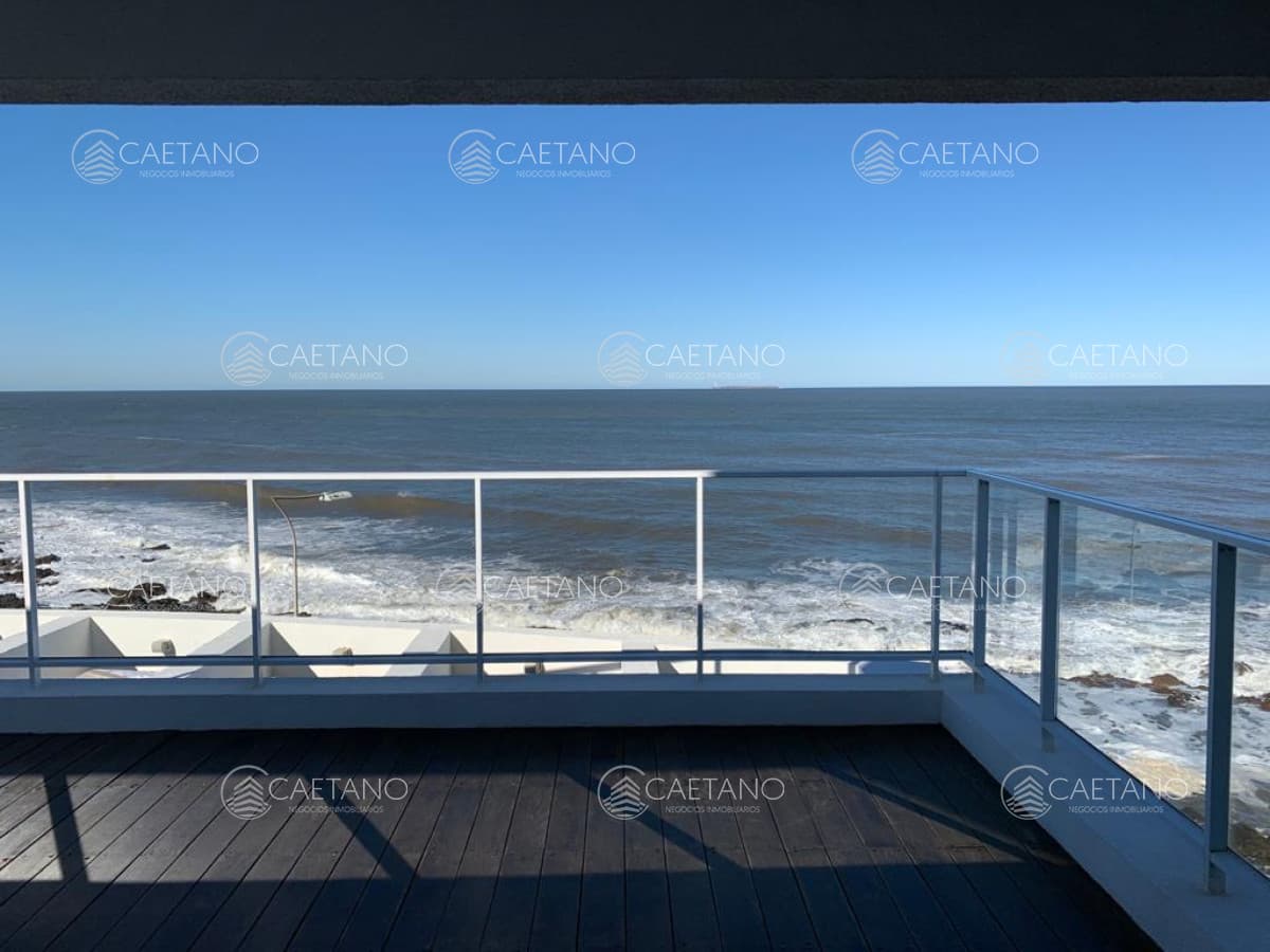 Excepcional penthouse duplex enfrente al mar!
