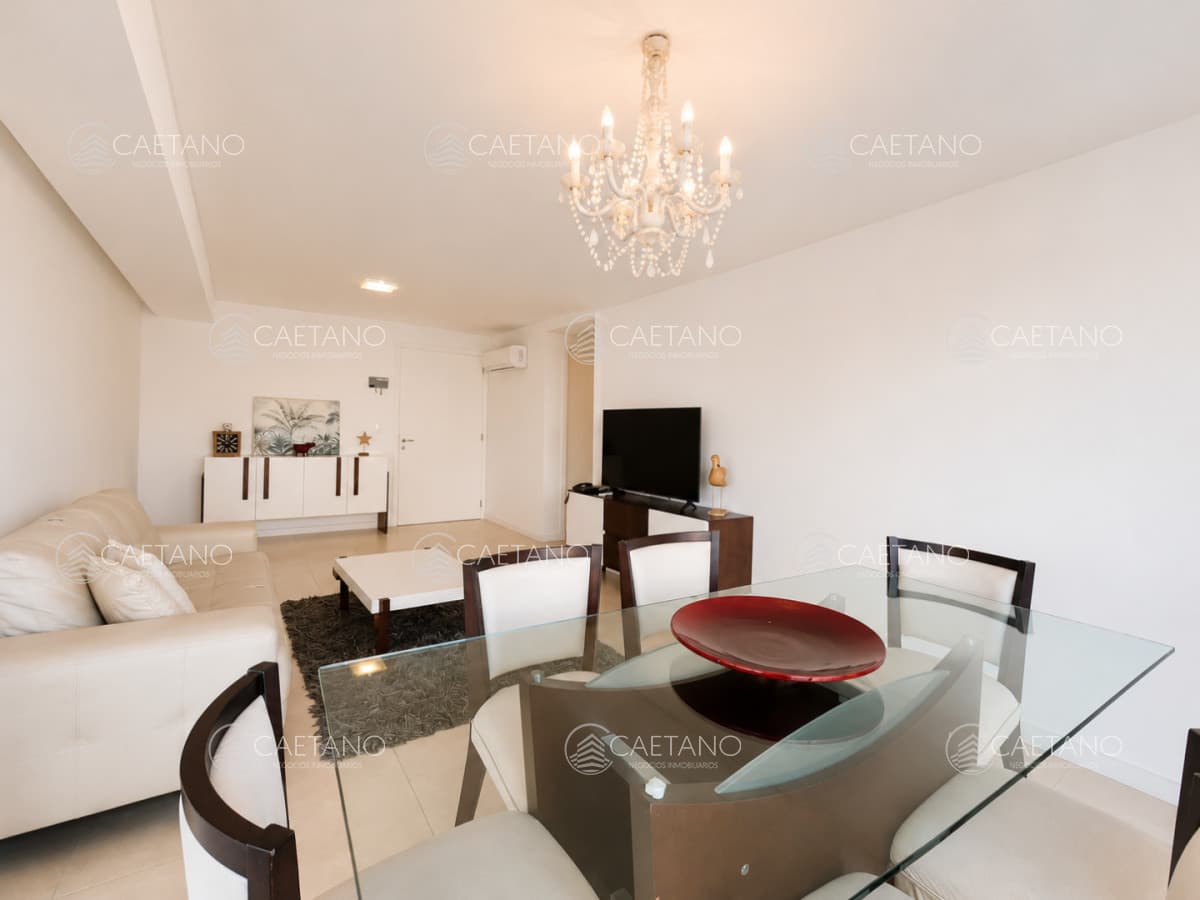 Venta apartamento tres dormitorios, Playa mansa. Punta del Este. — foto 2