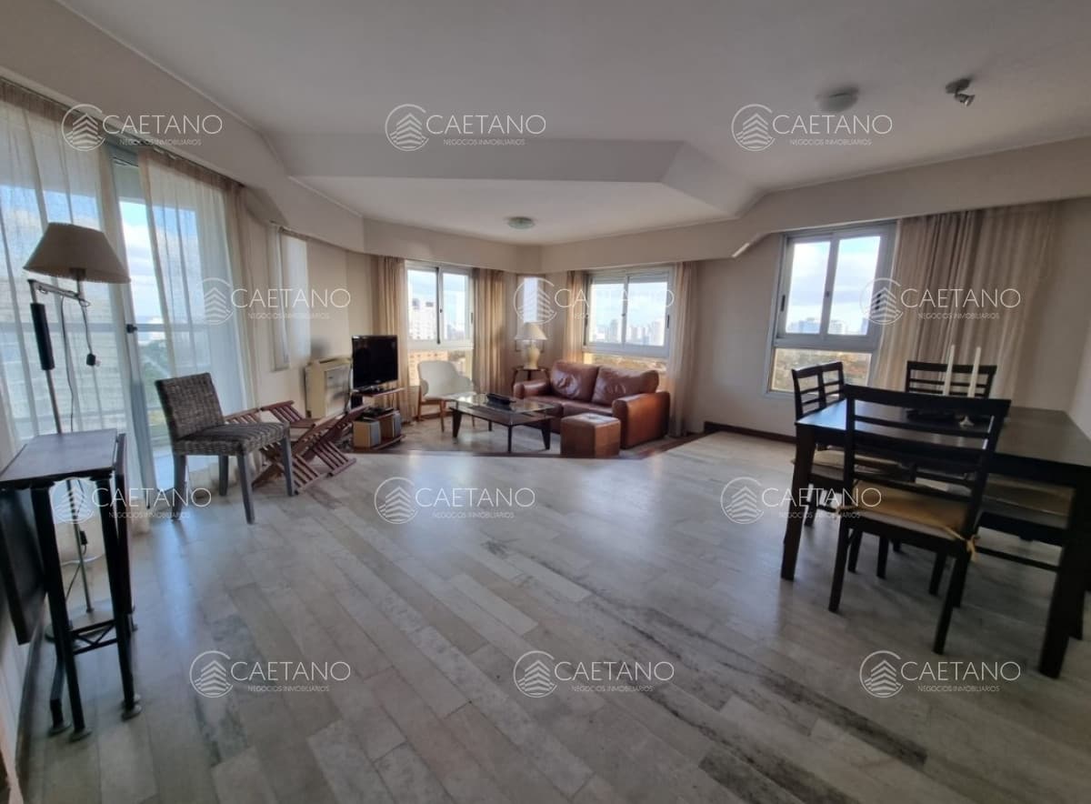 Vende espectacular apartamento de 3 dormitorios en Punta del Este