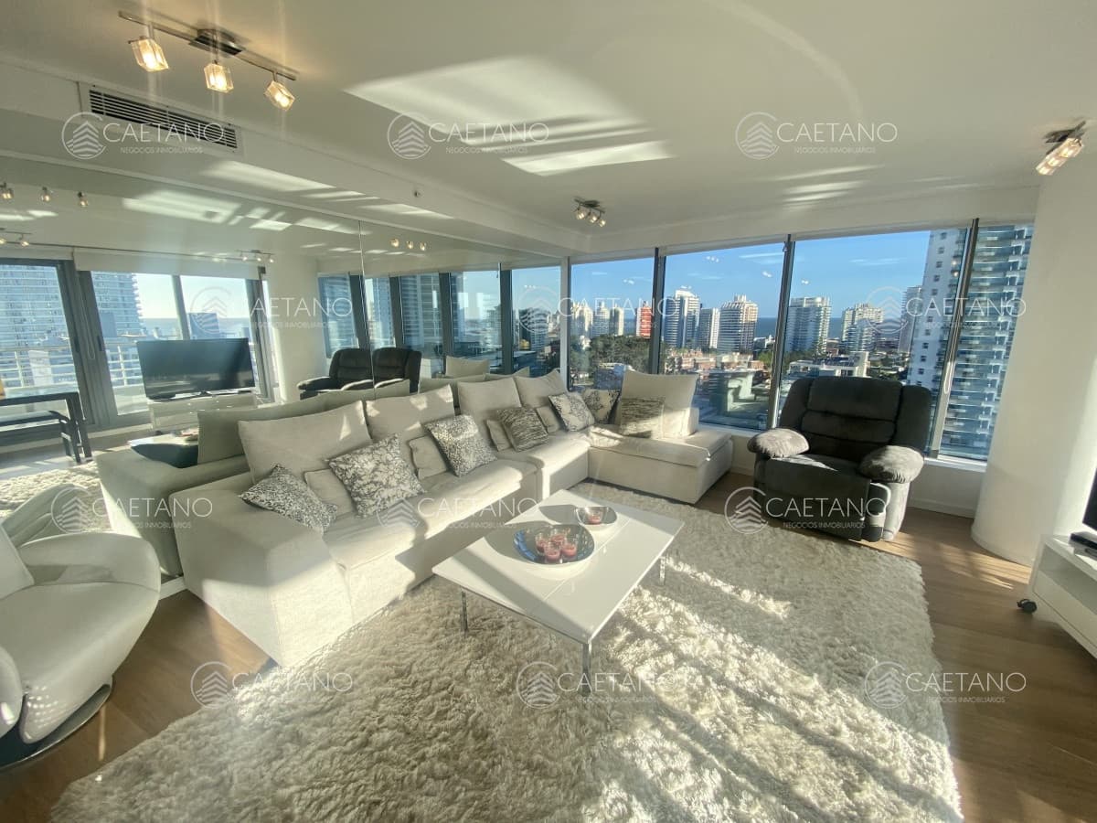 Venta apartamento 3 dormitorios. Playa mansa, Punta del Este