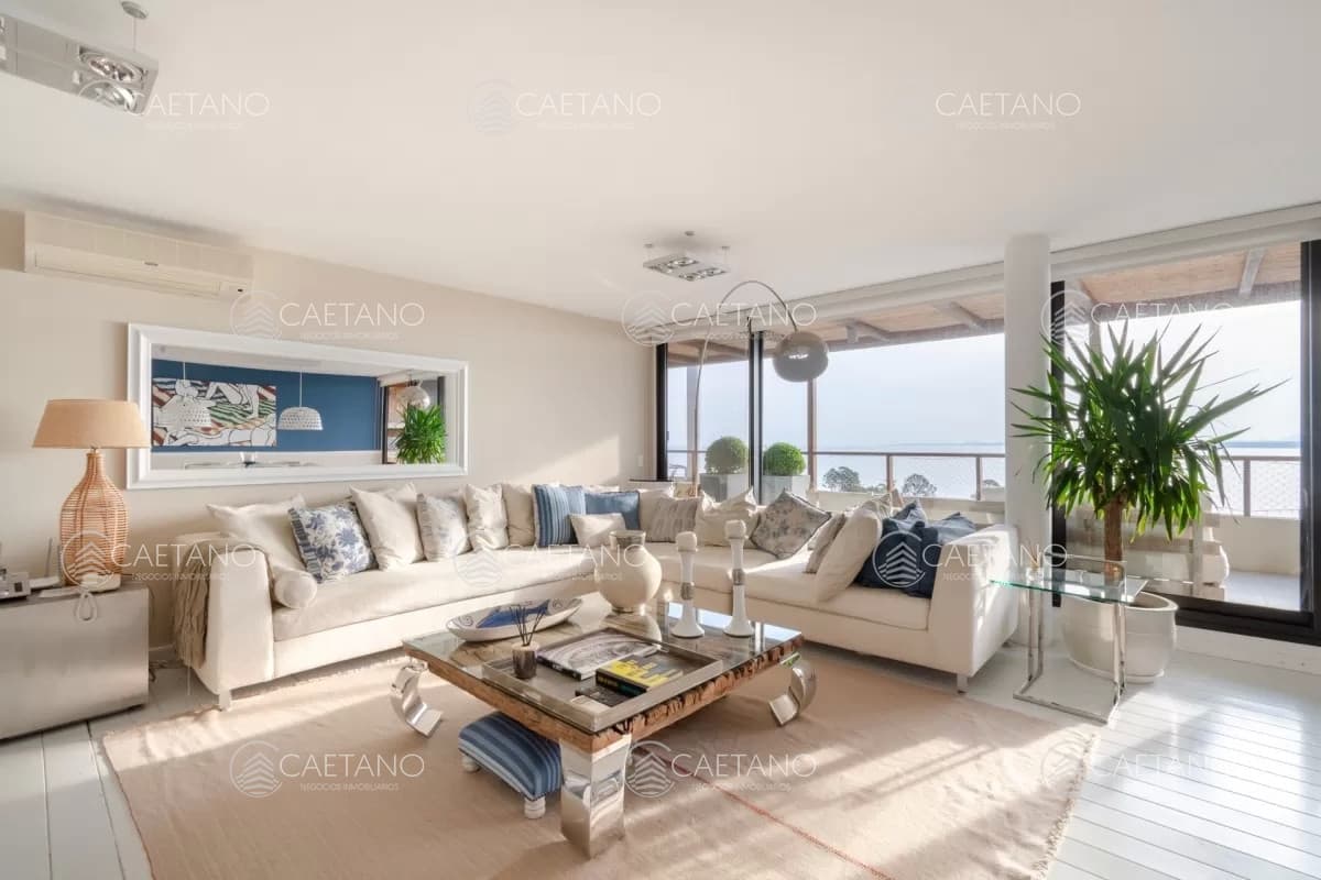 Venta apartamento 3 dormitorios más dependencia Punta Ballena — foto 2