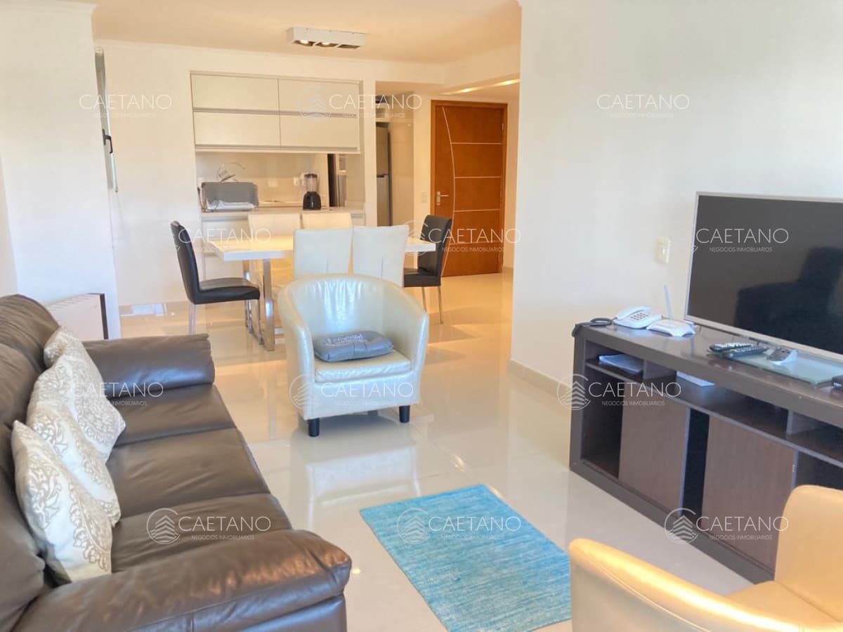 Venta de apartamento 2 dormitorios, a 100 metros del mar, playa Mansa — foto 2