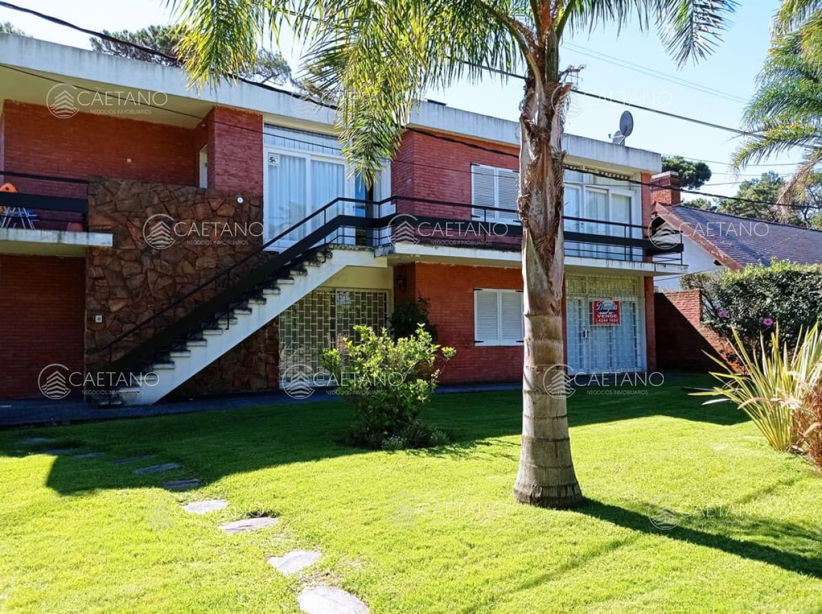 Excelente planta baja de 2 dormitorios y 2 baños en zona residencial , bajos gastos de mantenimiento