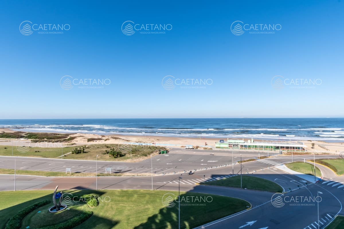 Venta apartamento 4 dormitorios. Playa brava, Punta del Este