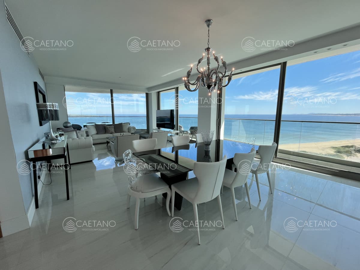 Venta Fendi Chateau 3 dormitorios más dependencia. Playa mansa, Punta del Este. — foto 2