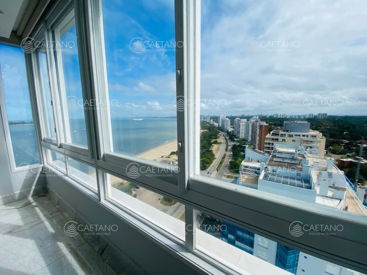 Venta apartamento 4 dormitorios. Playa mansa, Punta del Este. — foto 2