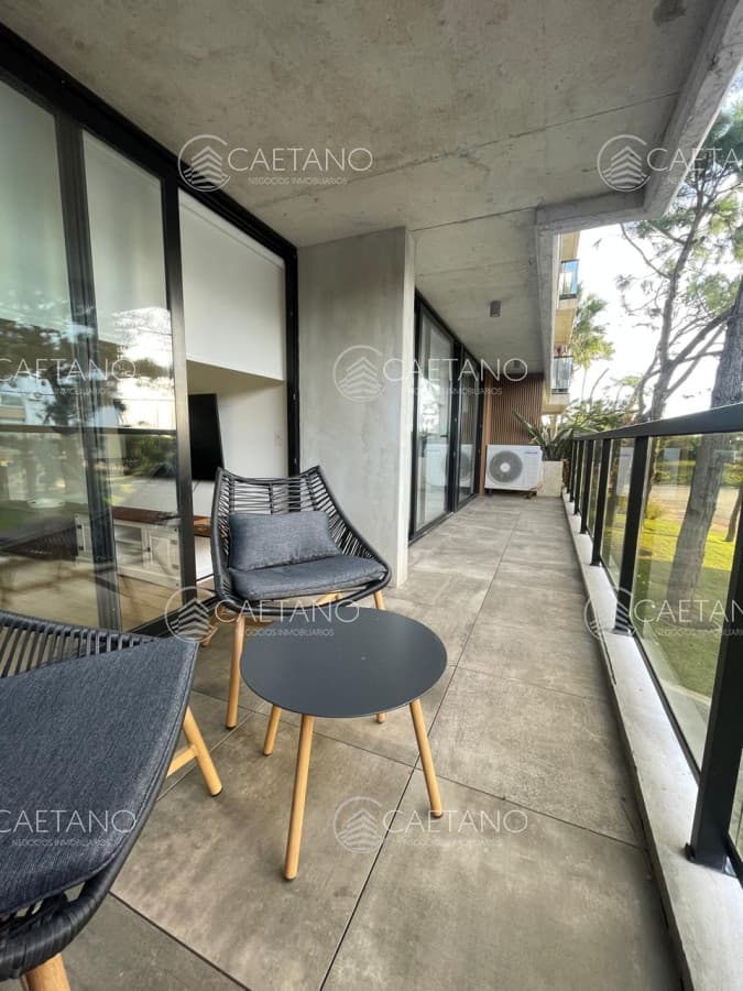 Venta apartamento 2 dormitorios. Playa mansa, Punta del Este.
