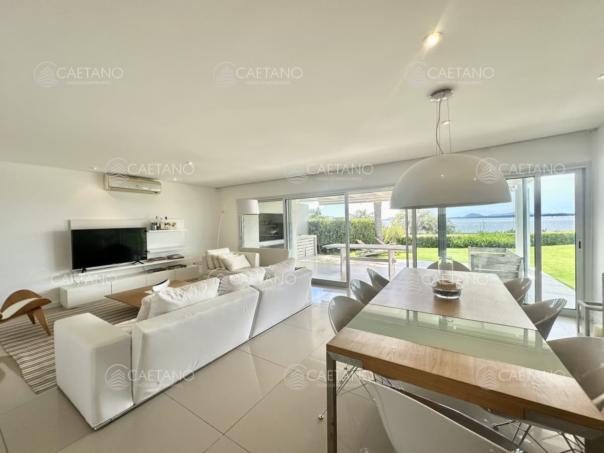 Venta Departamento - 3 Dormitorios - Parrillero jardín y pileta - Punta Ballena — foto 3