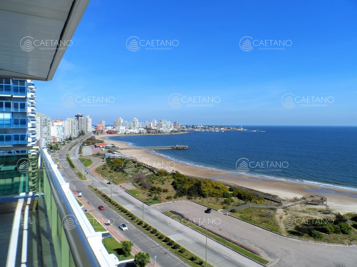 Alquiler anual o temporal apartamento tres dormitorios playa mansa Punta del Este — foto 2