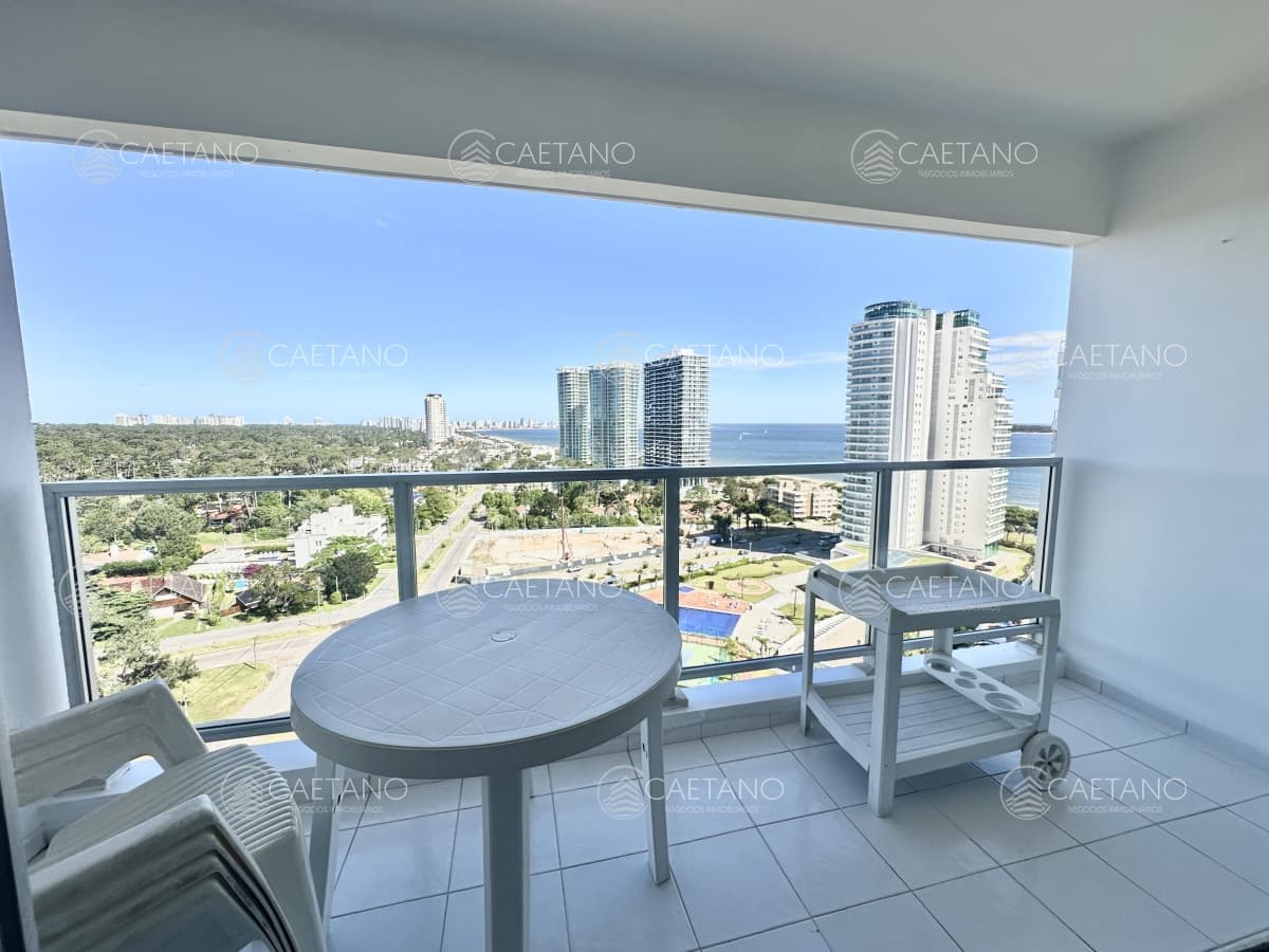 Alquiler invernal apartamento 3 dormitorios, Playa mansa Punta del Este.
