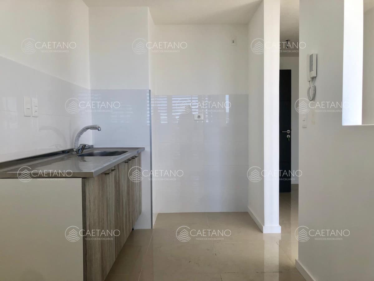 Alquiler anual, zona céntrica, todos los servicios. — foto 2