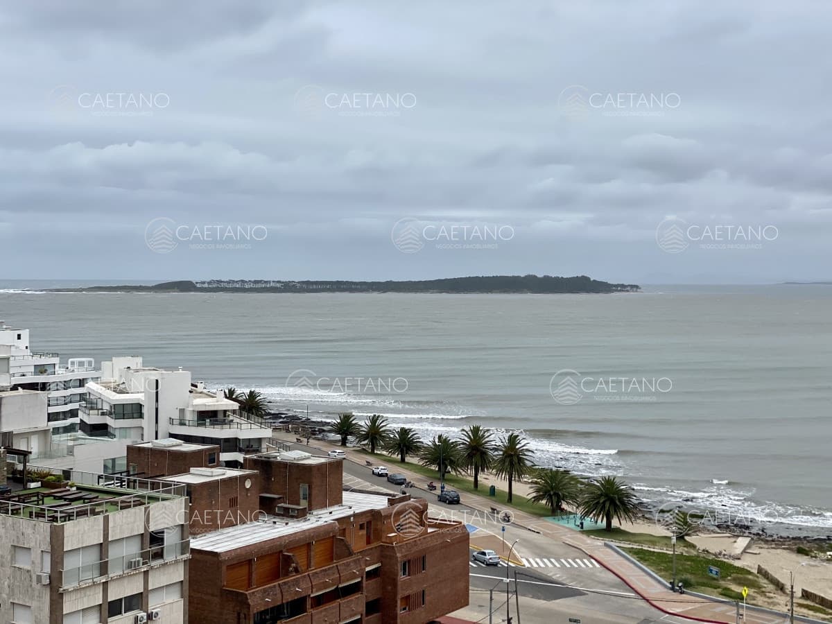 Venta apartamento 3 dormitorios. Playa mansa, Punta del Este. — foto 2