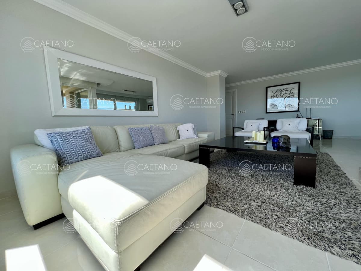 Venta apartamento 4 dormitorios. Playa mansa, Punta del Este. — foto 2