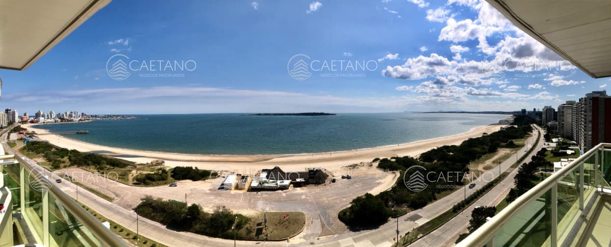 Venta apartamento 3 dormitorios + servicio. Playa mansa, Punta del Este