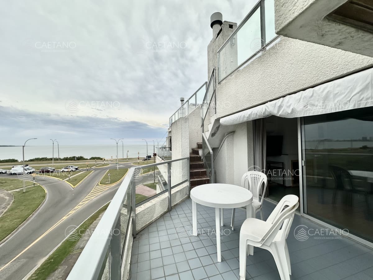 Venta Departamento - 3 Dormitorios 3 Baños - Primera linea Playa Mansa