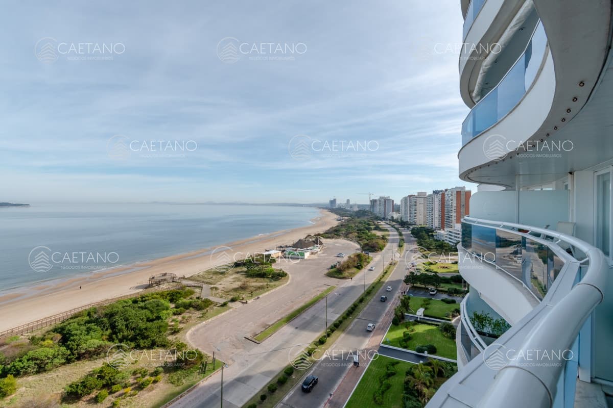 Alquiler anual apartamento 3 dormitorios playa mansa Punta del Este
