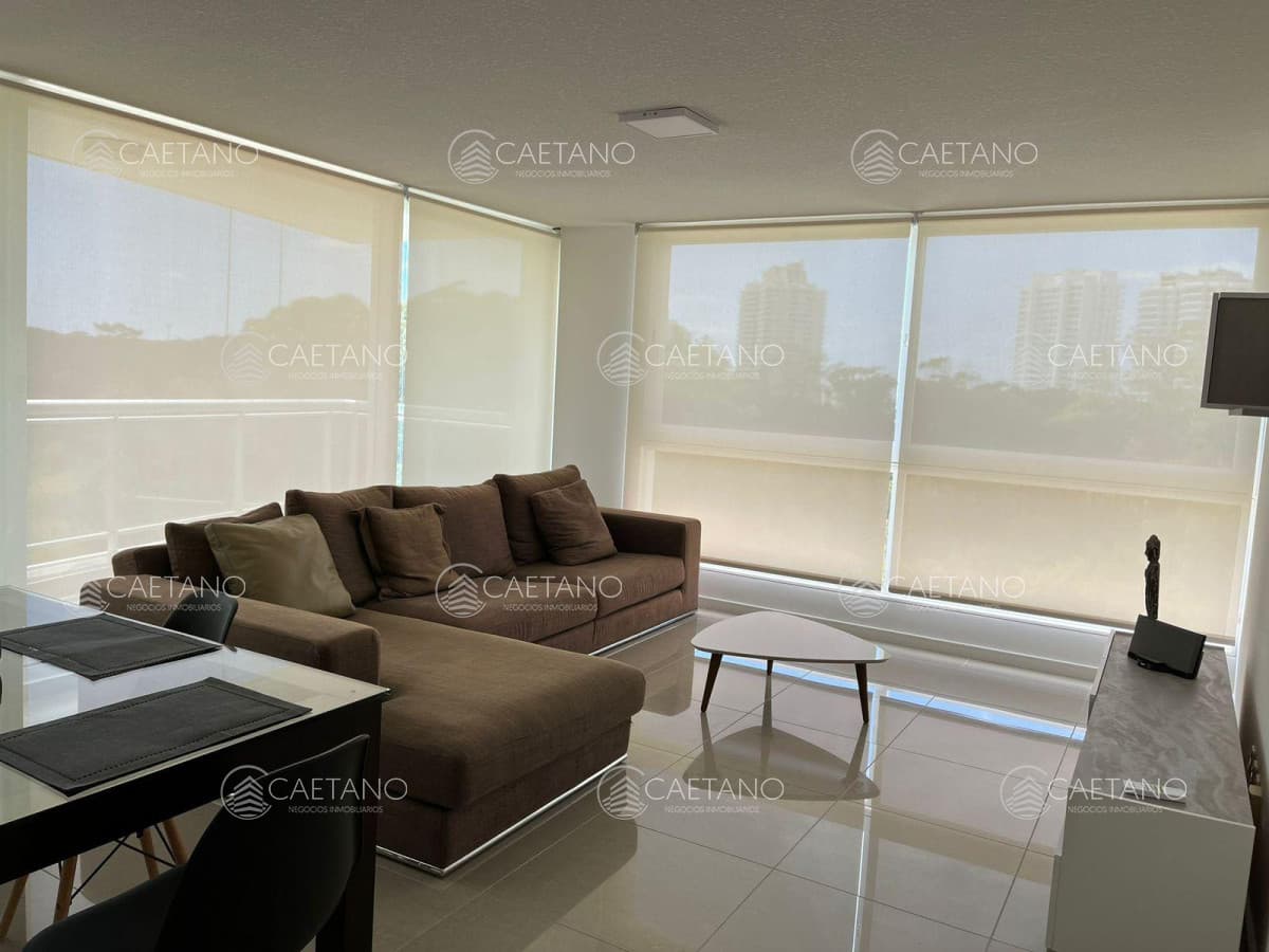 venta apartamento un dormitorio en Av. Roosevelt. Punta Del Este.