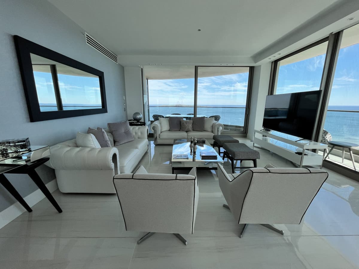 Venta Fendi Chateau 3 dormitorios más dependencia. Playa mansa, Punta del Este.
