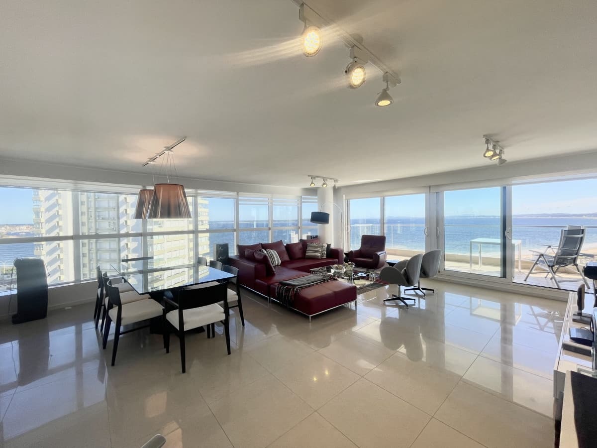 Venta Departamento - 3 dormitorios + servicio - Punta Del Este - Playa Mansa