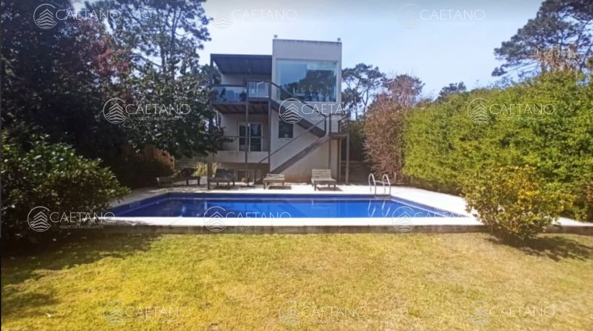 Venta de Casa 4 DORMITORIOS en Montoya, La Barra