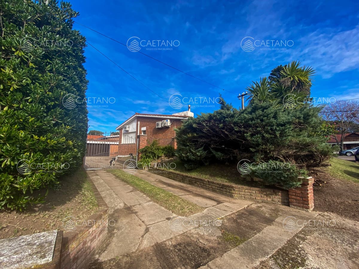 Venta casa Punta del Este - Sobre Av. Chiossi. 4 dormitorios — foto 3