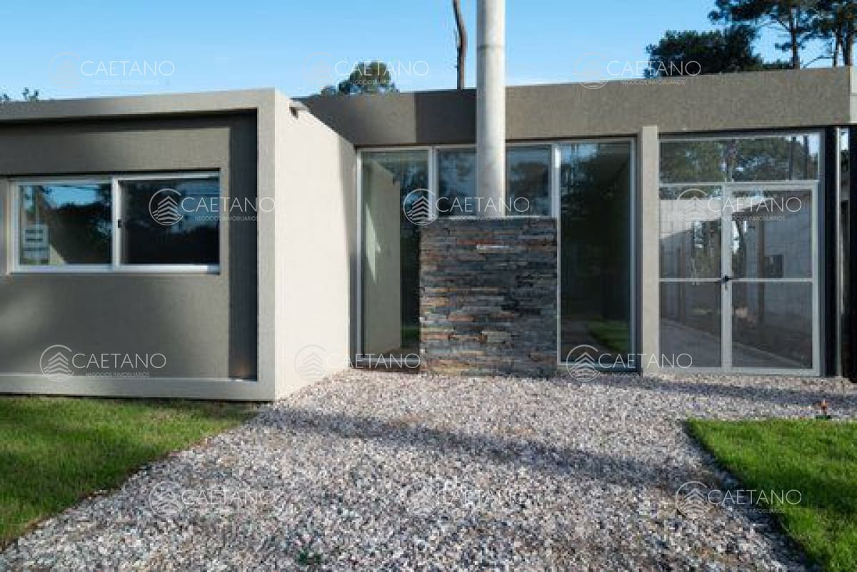 Venta casa 2 dormitorios. Pinares, Punta del Este.