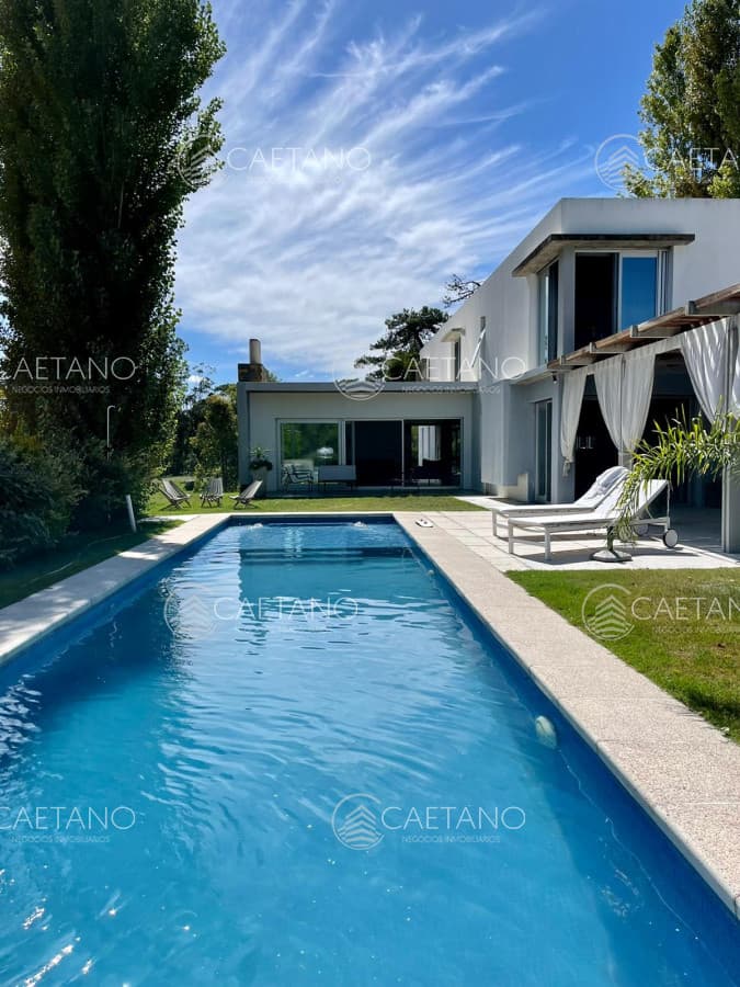 Alquiler espectacular casa en exclusivo barrio privado Punta del Este - 3 dormitorios + dependencia de servicio — foto 2