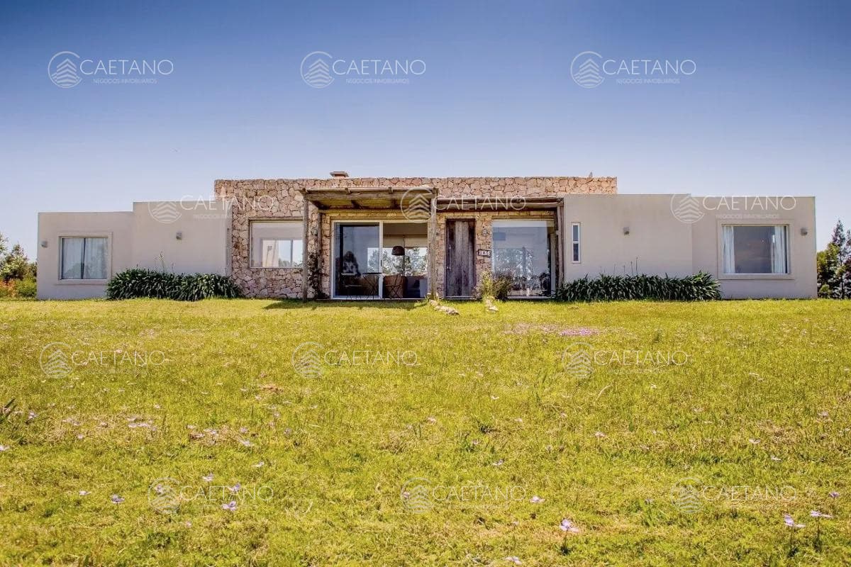 Venta Casa - 3 Dormitorios 2 baños - El Quijote