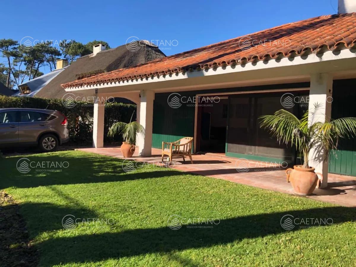 Venta casa 4 dormitorios. Pinares, Punta del Este.