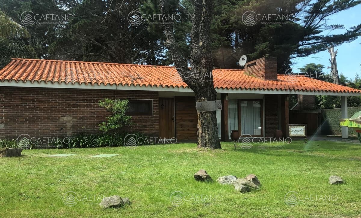 Alquiler casa en espectacular ubicacion en Punta del Este - 3 dormitorios