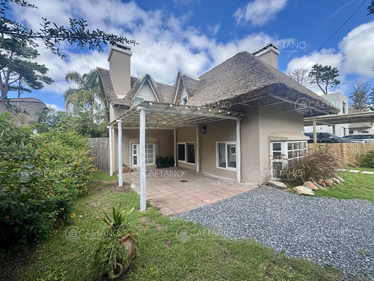 Venta Casa 3 dormitorios + dependencia. Rincón del indio, Punta del Este. — foto 2