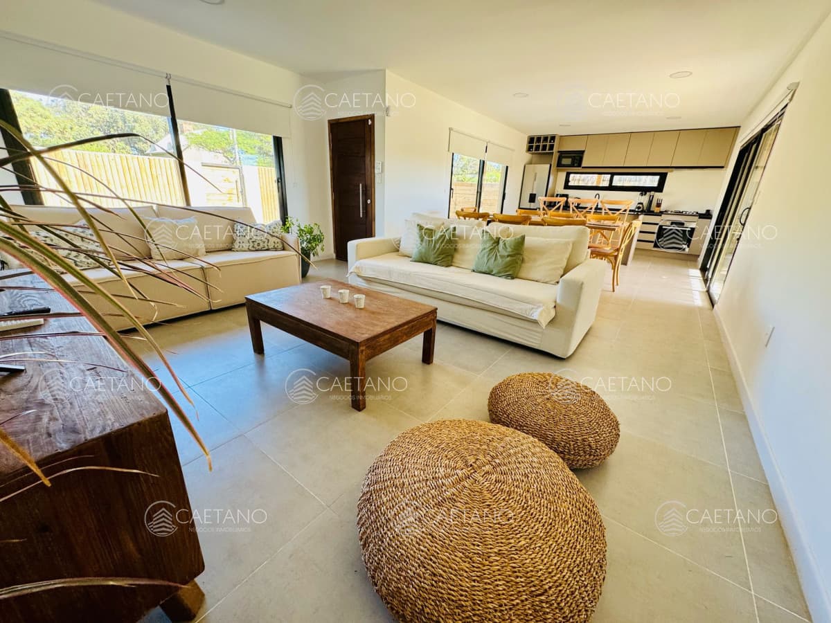 Casa en alquiler temporal 3 dormitorios Balneario Buenos Aires — foto 2