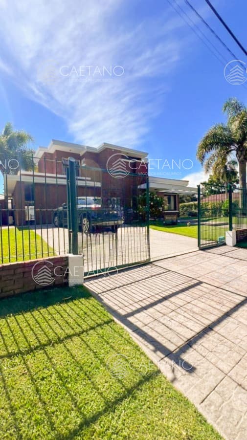 Imponente Casa en Venta en Playa Mansa, Punta del Este
