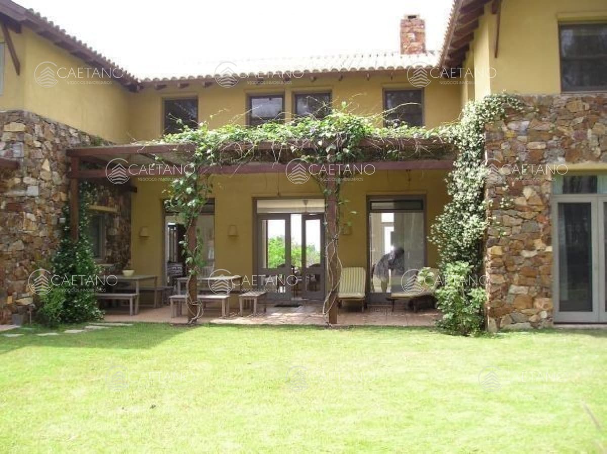 Propiedad con vista al mar en barrio privado