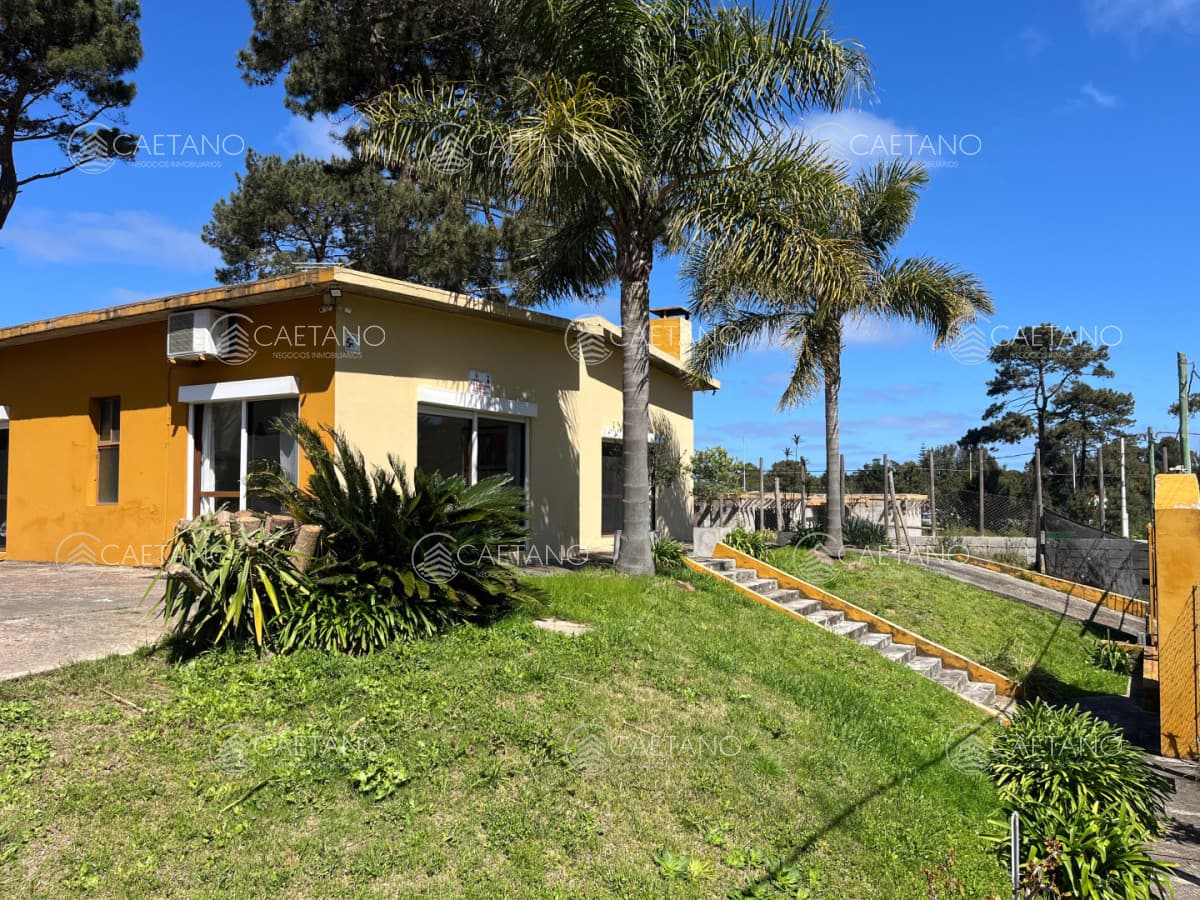 VENTA DE CASA EN PUNTA BALLENA-CLUB DEL LAGO