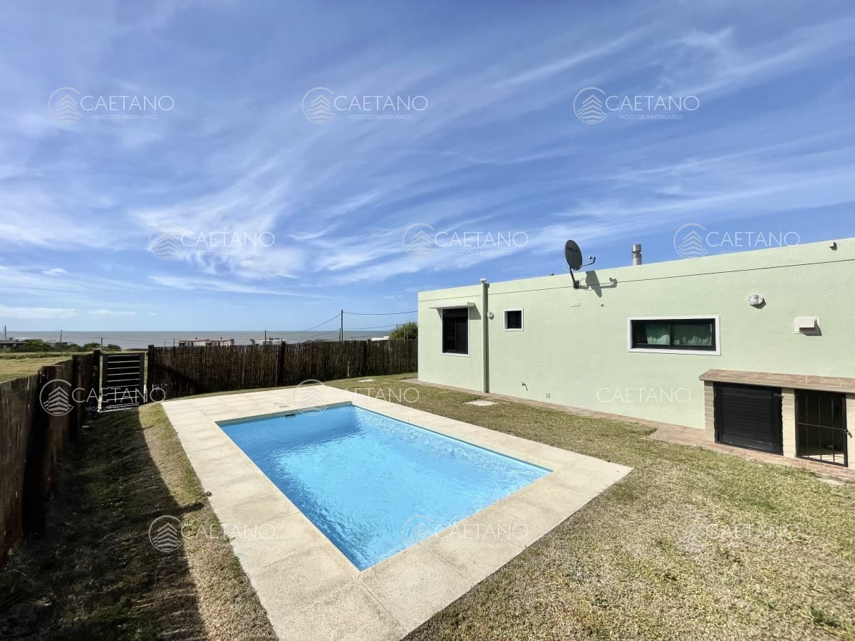 Venta casa - 2 dormitorios + Piscina - Punta Colorada — foto 2