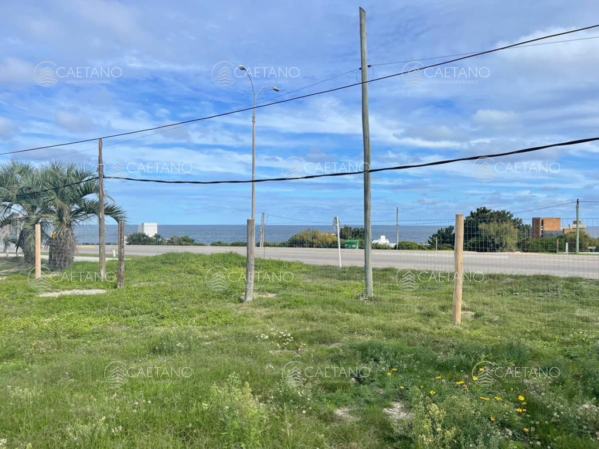 Venta Casa sobre la ruta frente al mar Punta del Este. — foto 3