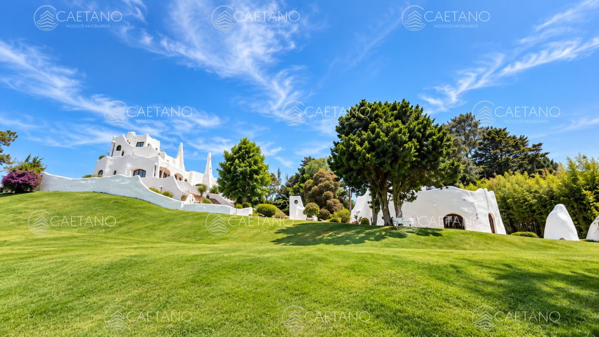 Pueblo Blanco, Iconica Residencia de Autor en Venta en Punta del Este