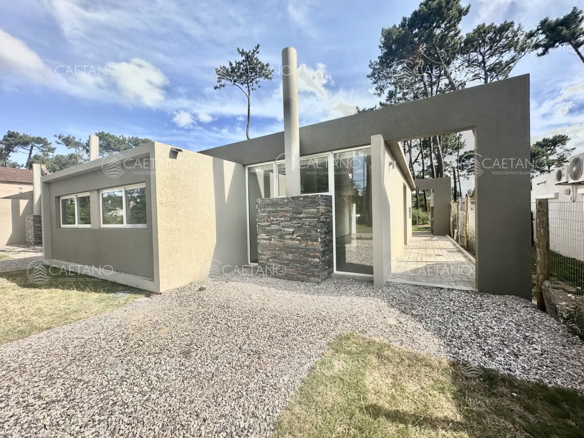 Venta Casa Ph - 2 Dormitorios + Servicio - Pinares