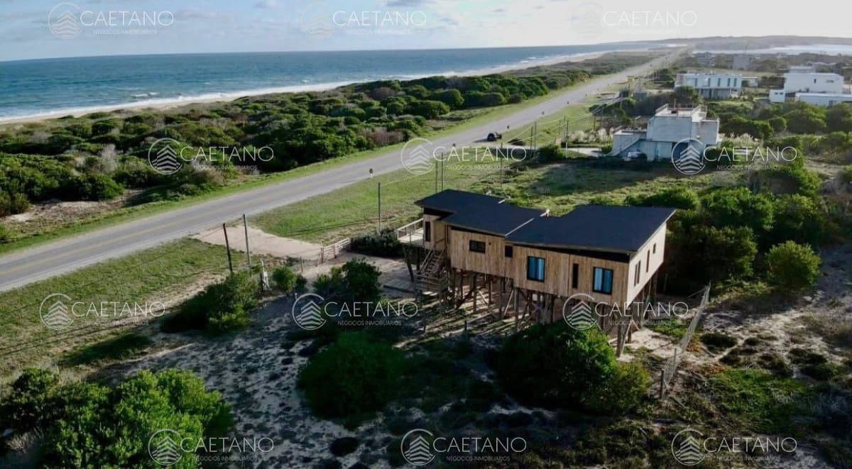 Venta casa en primera linea en La Juanita, Jose Ignacio - 3 dormitorios