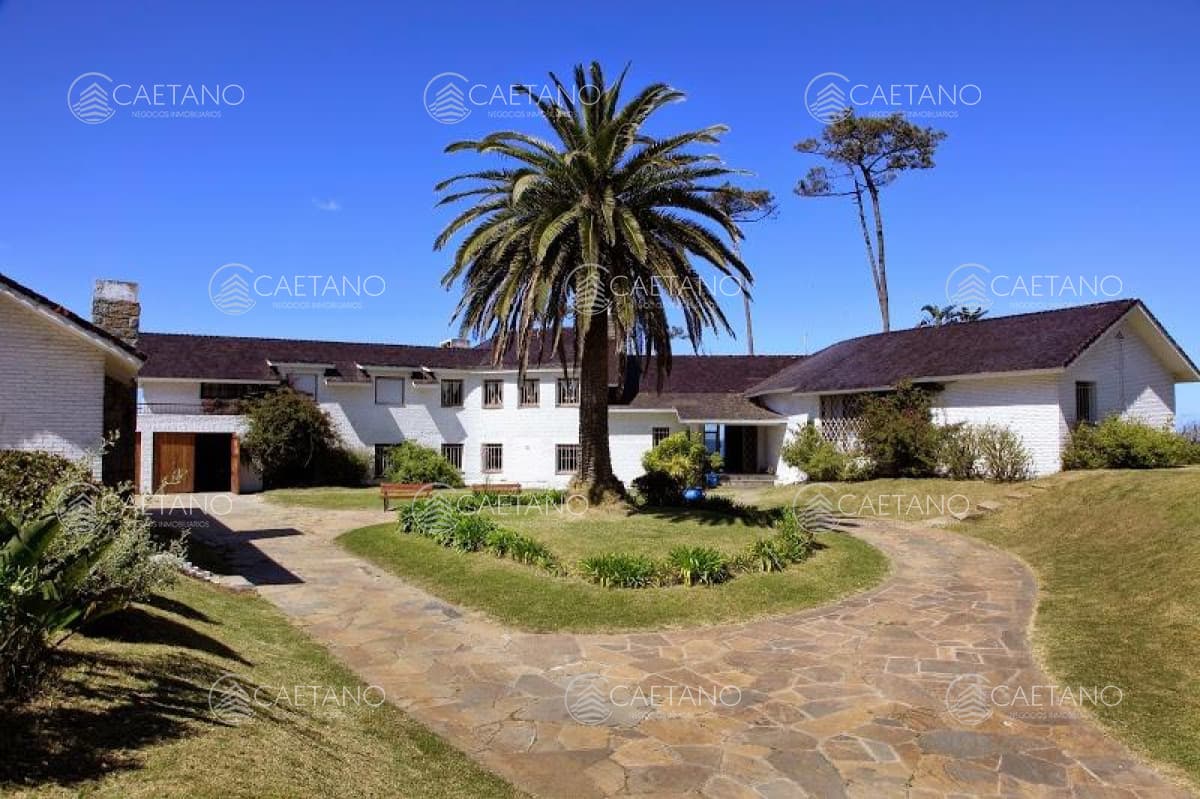 Venta casa 5 dormitorios primera linea playa mansa Punta del Este