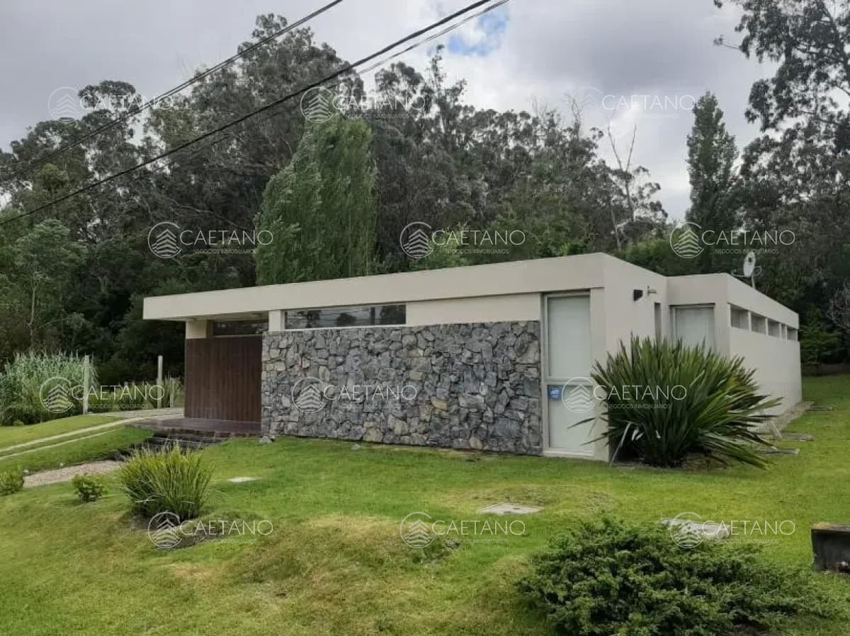 Moderna casa en excelente estado en Rincón del Indio