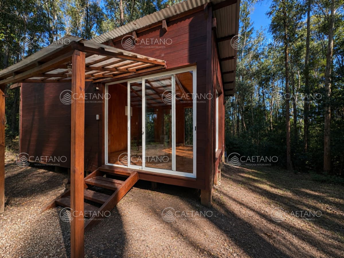VENTA DE TERRENO CON 2 CABAÑAS PUNTA BALLENA-LAS CUMBRES